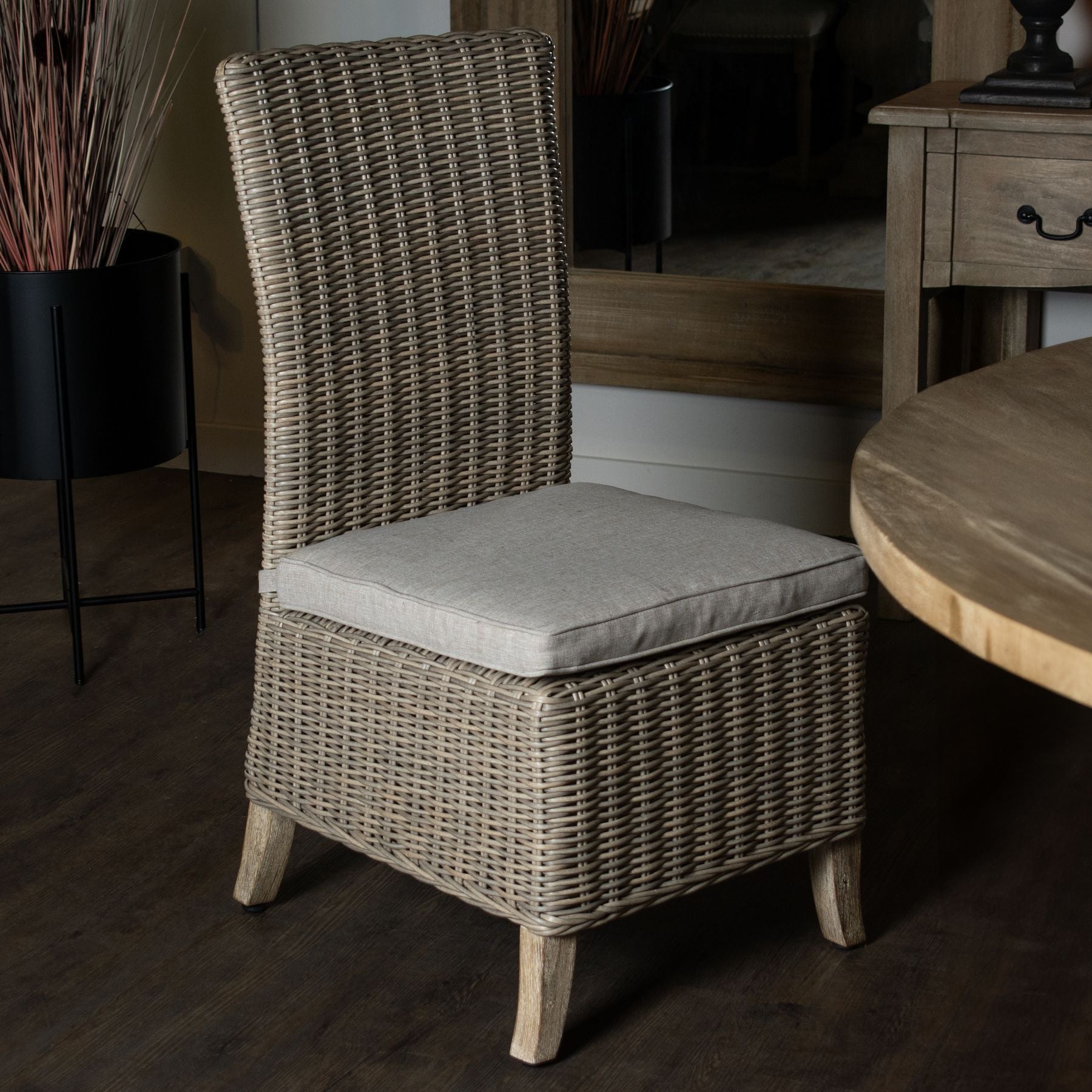 Capri Outdoor Dining Chair – Weatherproof Wicker & Quick-Dry Cushion