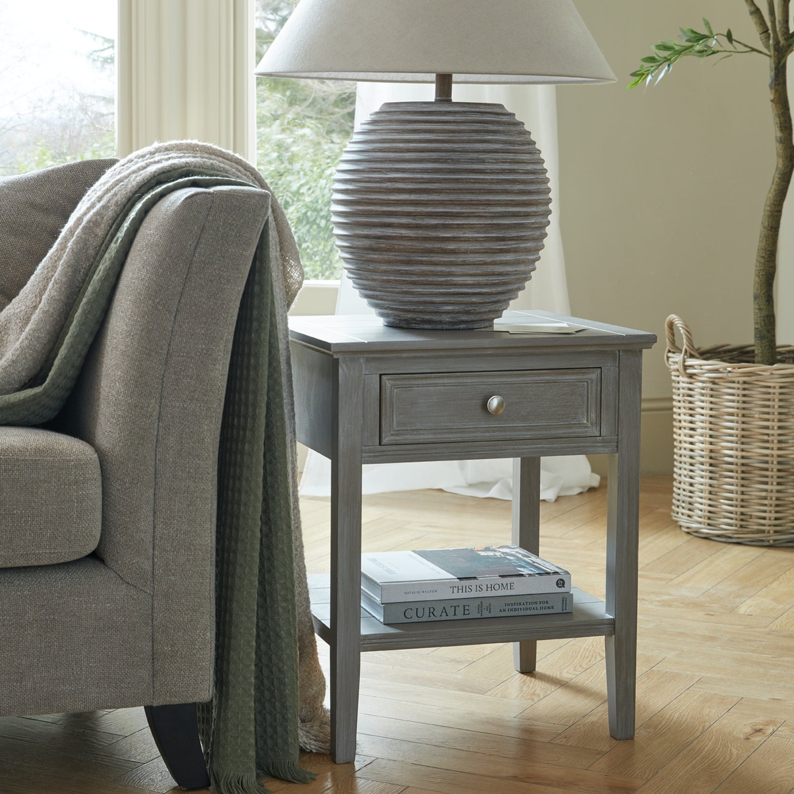 Saturn Table Lamp with Linen Shade – Elegant Contemporary Lighting
