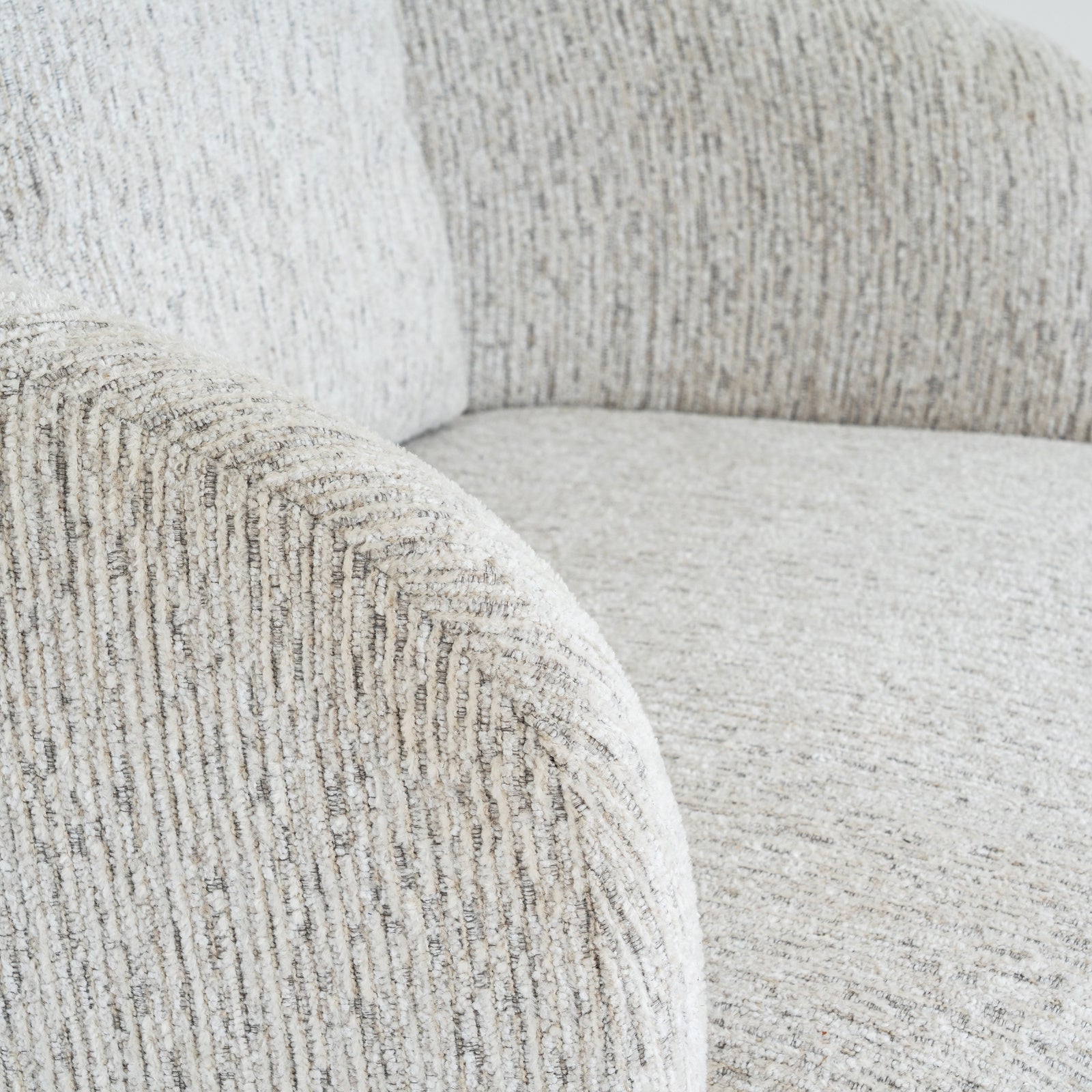 Sorelle Swivel Chair – Curved Upholstered Accent Chair with 360° Base