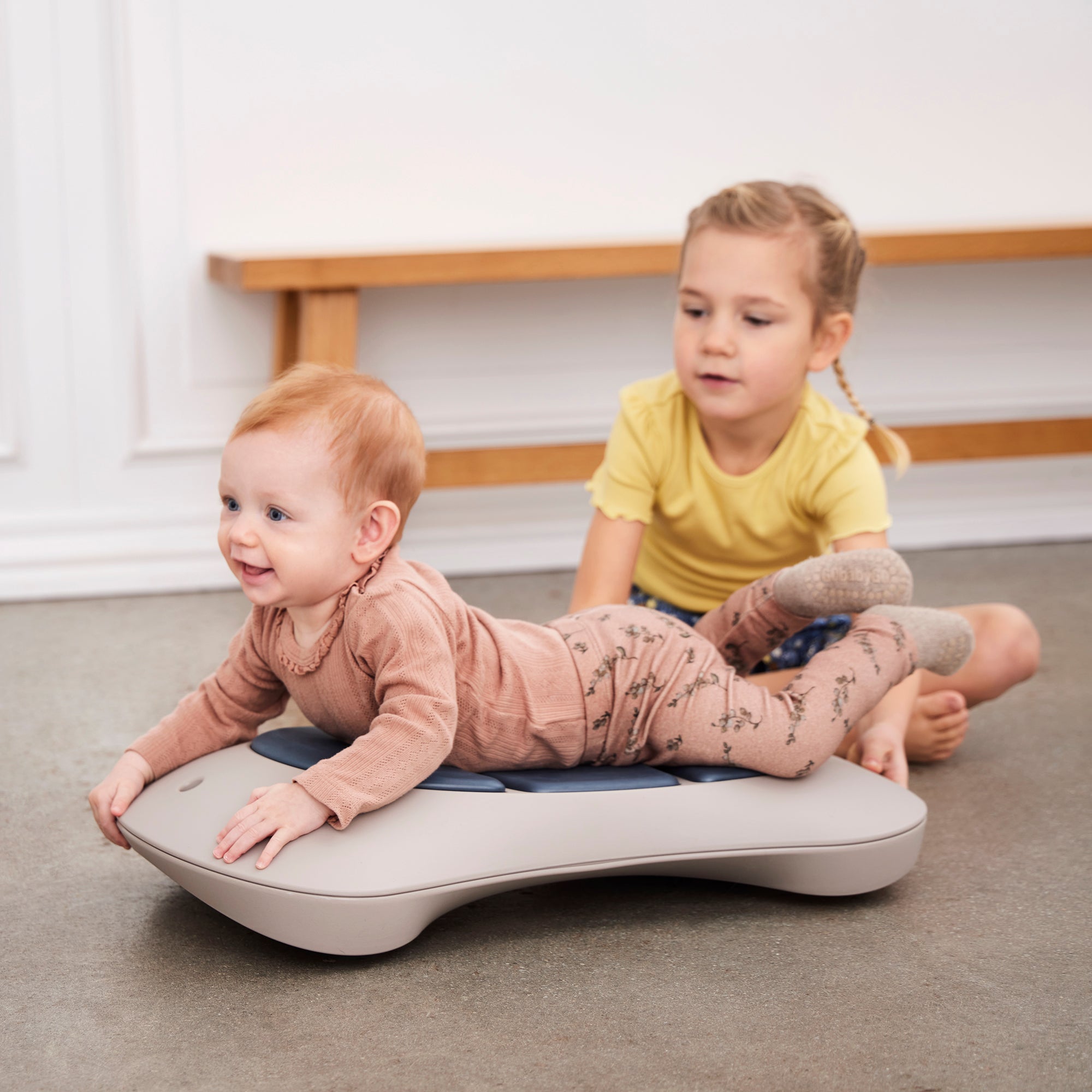 Gonge Floor Surfer Roller Board – Sensory Vestibular Development Toy for Kids
