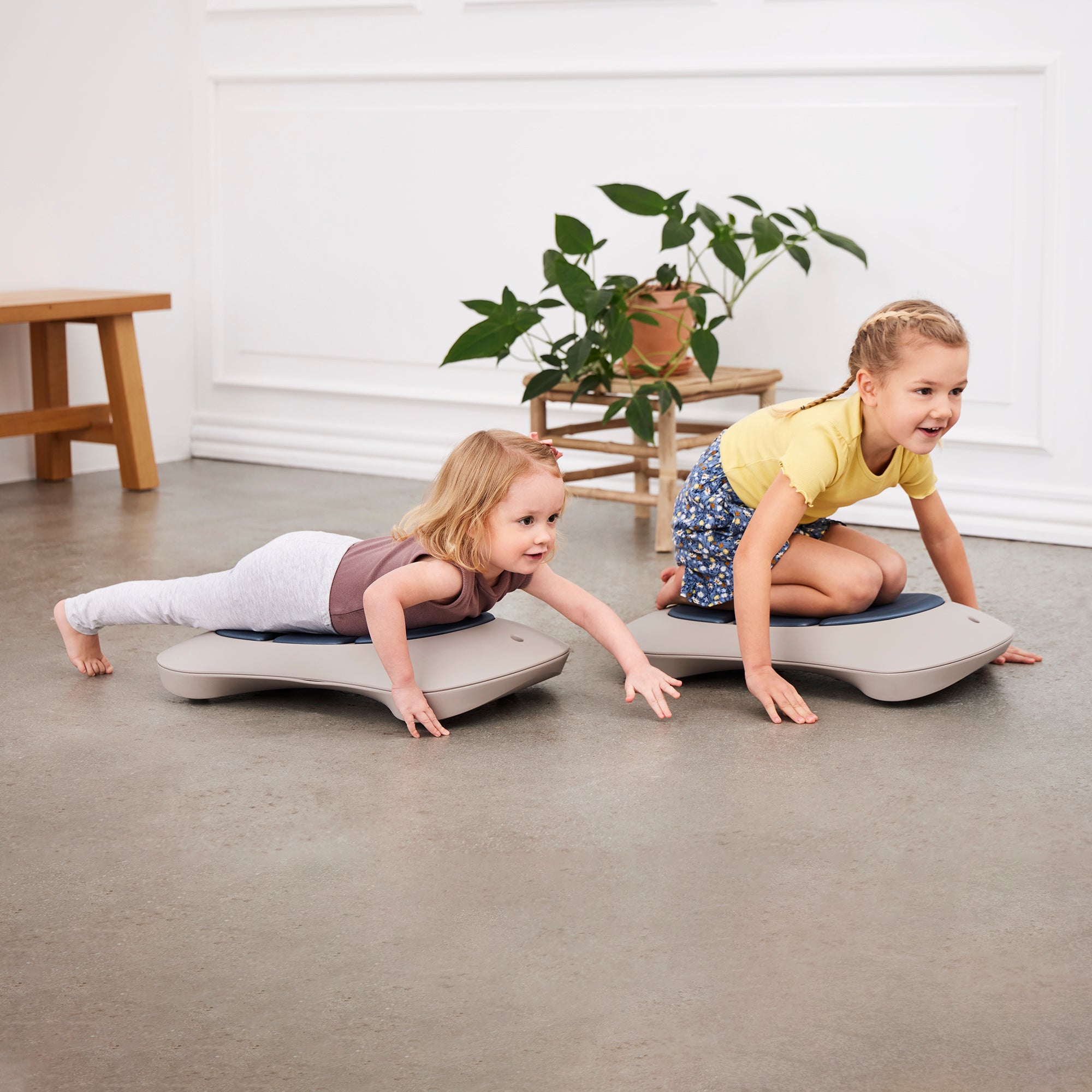 Gonge Floor Surfer Roller Board – Sensory Vestibular Development Toy for Kids