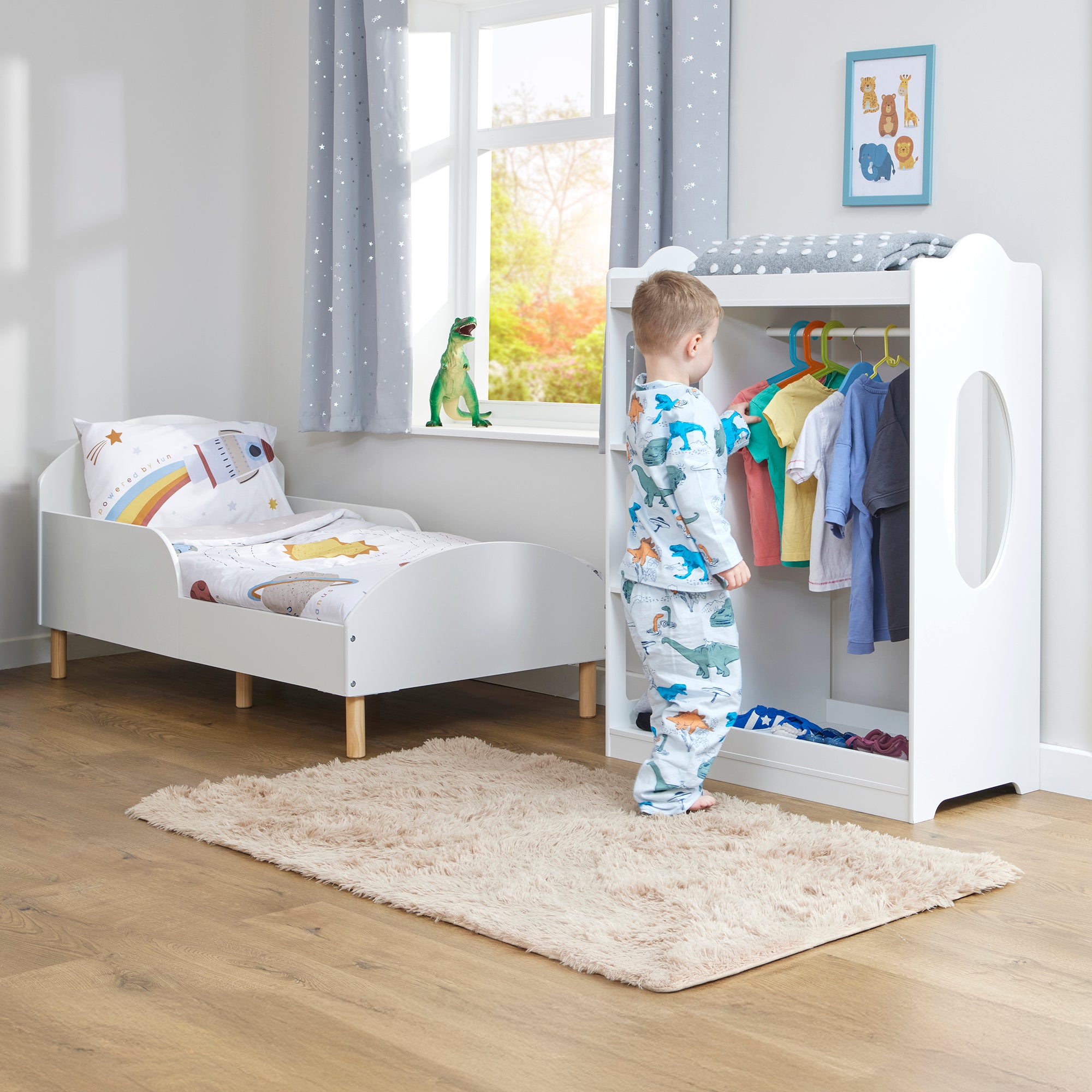 Kids Dressing Rail with Mirror – White Wooden Dress-Up Rail (Ages 3–7)