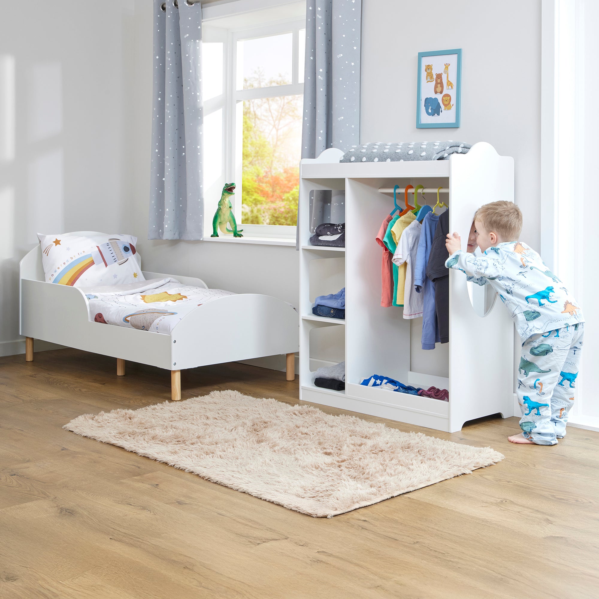 Kids Dressing Rail with Mirror – White Wooden Dress-Up Rail (Ages 3–7)