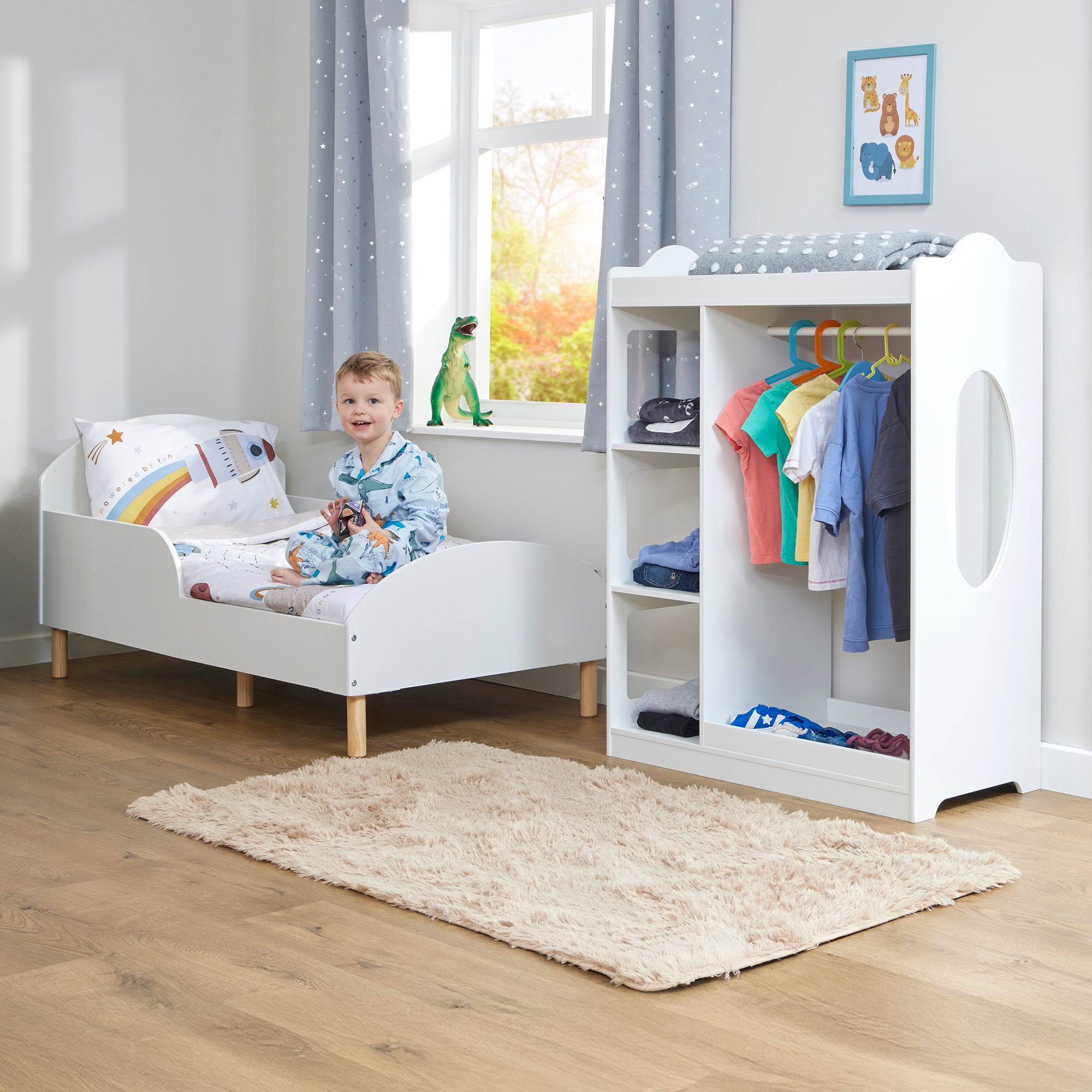 Kids Dressing Rail with Mirror – White Wooden Dress-Up Rail (Ages 3–7)