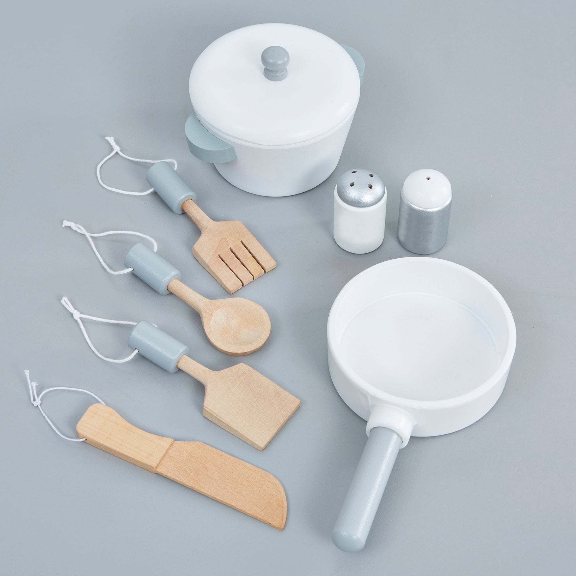 Kids Retro Wooden Play Kitchen with 8 Accessories (Ages 3+)