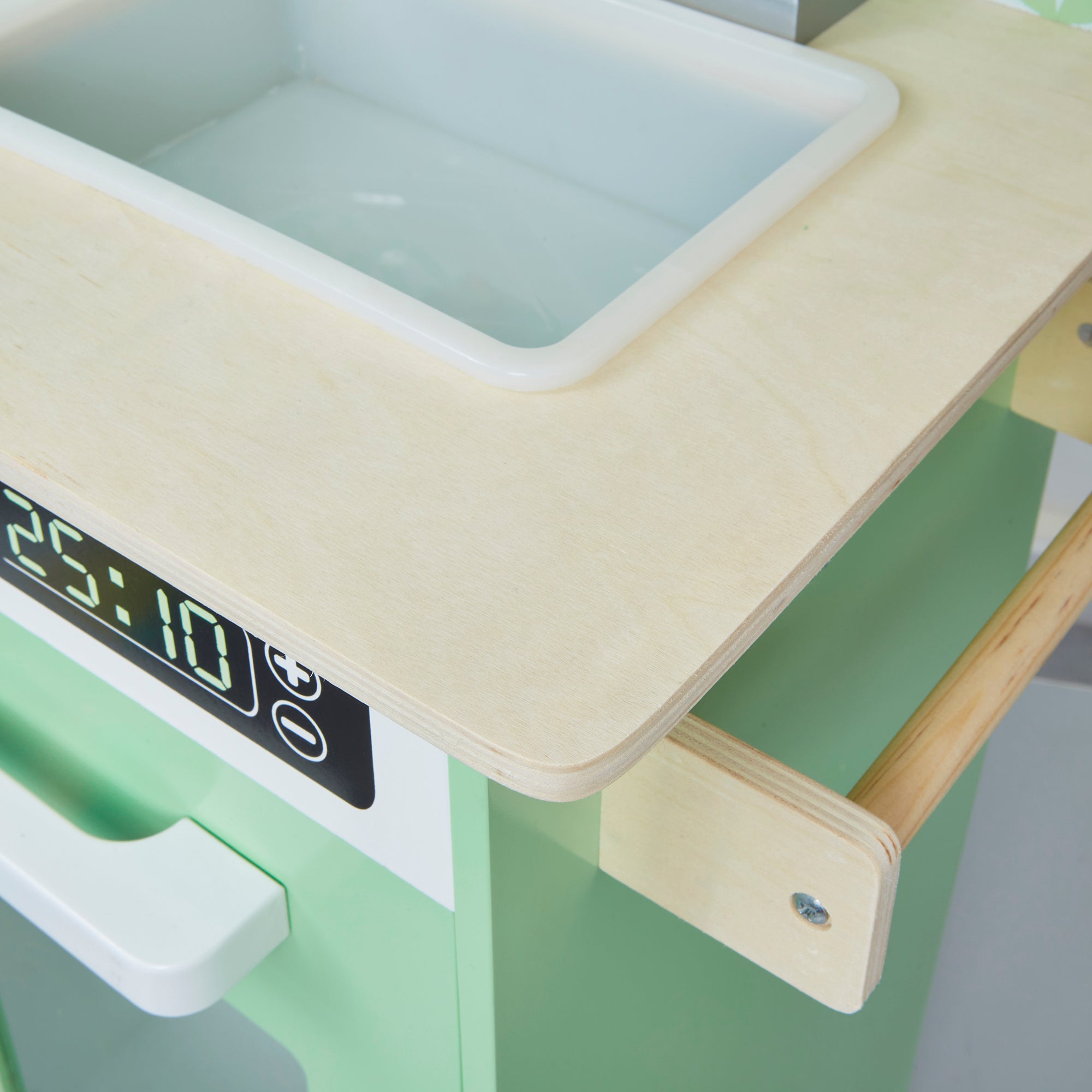 Kids Retro Wooden Play Kitchen with 8 Accessories (Ages 3+)